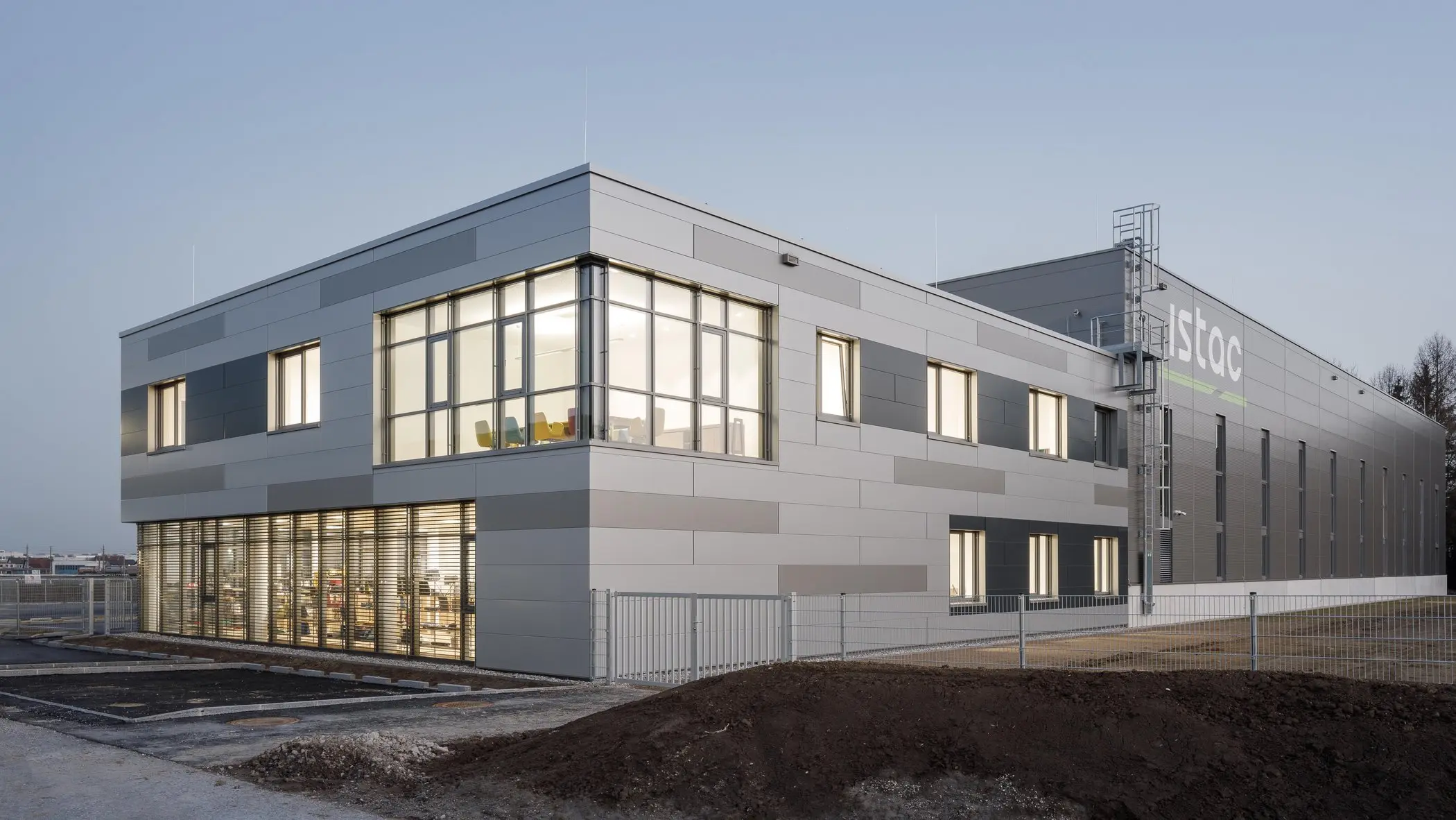 ISTAC Firmensitz und Logistikzentrum in Kirchberg-Thening
